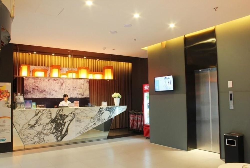 Jinjiang Inn Liuzhou Bubugao Square North Station Eksteriør billede